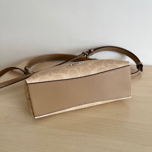 Coach Logo-Lettering Canvas Shoulder Bag - Picture 4 of 9